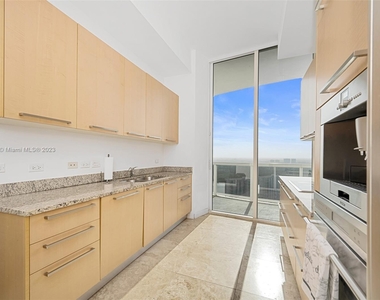 16001 Collins Ave - Photo Thumbnail 10