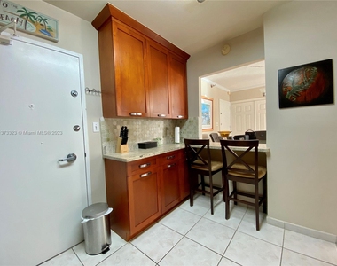 5151 Ne Collins Ave - Photo Thumbnail 20