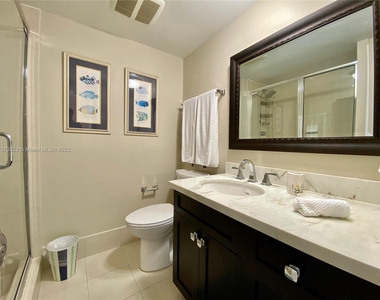 5151 Ne Collins Ave - Photo Thumbnail 17