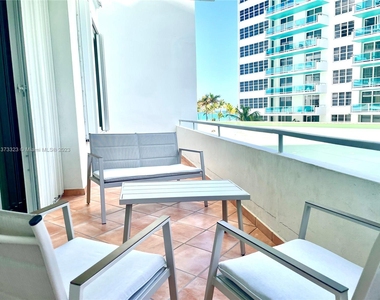 5151 Ne Collins Ave - Photo Thumbnail 1