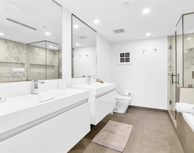 17375 Collins Ave - Photo Thumbnail 46