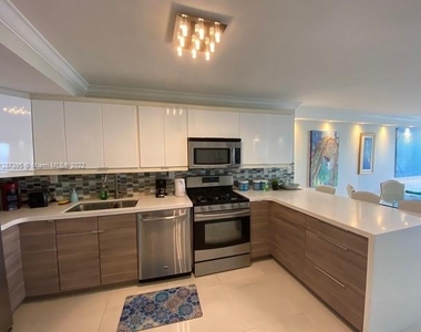 3140 S Ocean Dr - Photo Thumbnail 2