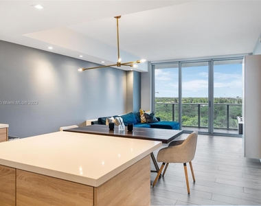 16385 Biscayne Blvd - Photo Thumbnail 6