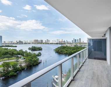 16385 Biscayne Blvd - Photo Thumbnail 2