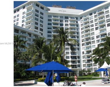 5161 Collins Ave - Photo Thumbnail 0