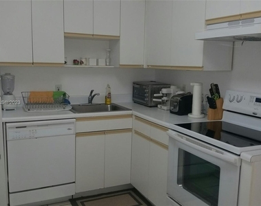 5161 Collins Ave - Photo Thumbnail 2