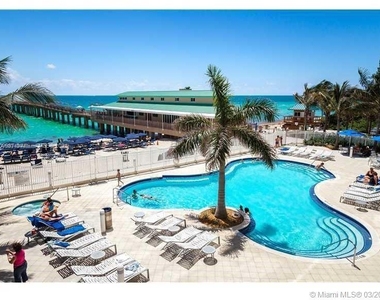 16699 Collins Ave - Photo Thumbnail 21