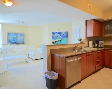 16699 Collins Ave - Photo Thumbnail 3