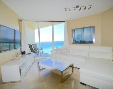 16699 Collins Ave - Photo Thumbnail 11