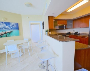 16699 Collins Ave - Photo Thumbnail 4