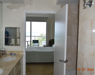 6365 Collins Ave - Photo Thumbnail 7