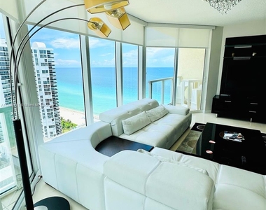 16699 Collins Ave - Photo Thumbnail 8