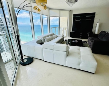 16699 Collins Ave - Photo Thumbnail 5