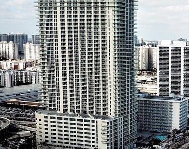 16699 Collins Ave - Photo Thumbnail 0