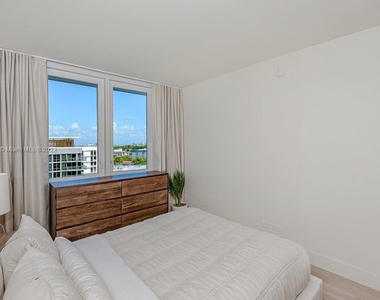 2301 Collins Ave - Photo Thumbnail 18