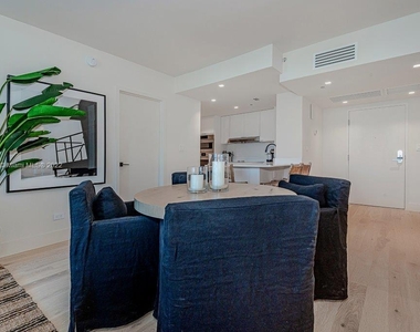 2301 Collins Ave - Photo Thumbnail 7