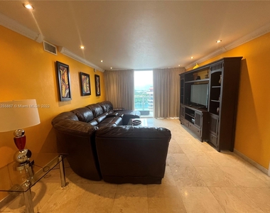 5161 Collins Ave - Photo Thumbnail 5