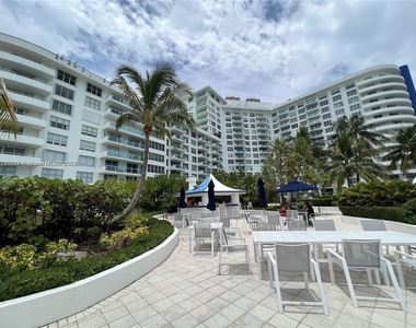 5161 Collins Ave - Photo Thumbnail 22