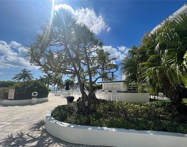 5161 Collins Ave - Photo Thumbnail 24