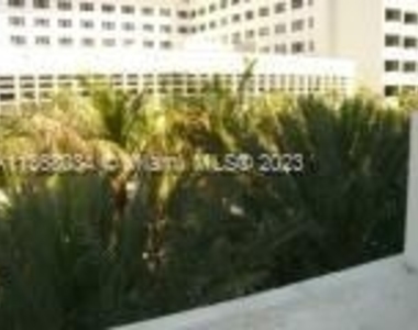 100 Lincoln Rd - Photo Thumbnail 12