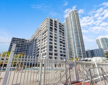 3505 S Ocean Dr - Photo Thumbnail 27