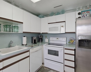 3505 S Ocean Dr - Photo Thumbnail 8