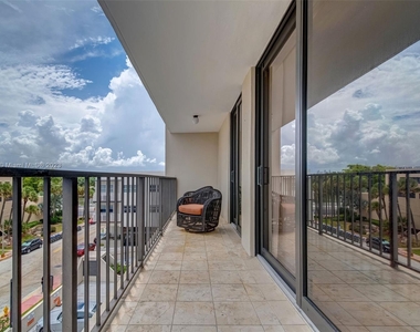 2625 Collins Ave - Photo Thumbnail 19