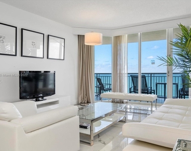 17375 Collins Ave - Photo Thumbnail 12