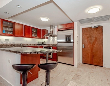 2301 Collins Ave - Photo Thumbnail 15