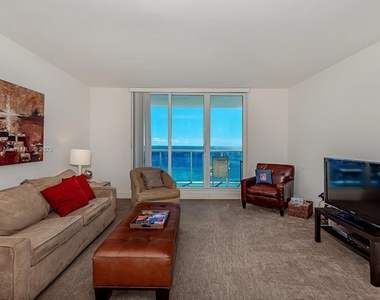 2301 Collins Ave - Photo Thumbnail 1