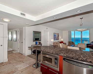 2301 Collins Ave - Photo Thumbnail 6