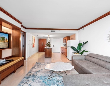 6801 Collins Ave - Photo Thumbnail 7