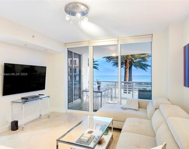 3801 Collins Ave - Photo Thumbnail 1