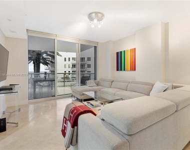 3801 Collins Ave - Photo Thumbnail 2