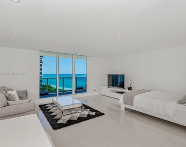 2301 Collins Ave - Photo Thumbnail 2