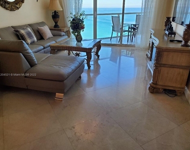 16699 Collins Ave - Photo Thumbnail 6