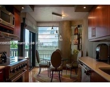 2800 Island Blvd - Photo Thumbnail 5