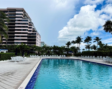 5161 Collins Ave - Photo Thumbnail 27