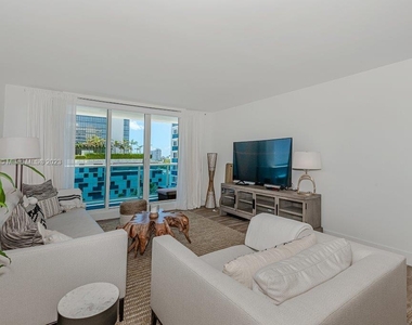 2301 Collins Ave - Photo Thumbnail 3