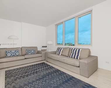 2301 Collins Ave - Photo Thumbnail 12