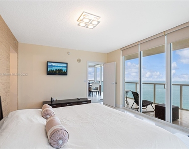 16699 Collins Ave - Photo Thumbnail 10