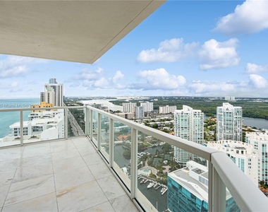 16699 Collins Ave - Photo Thumbnail 3