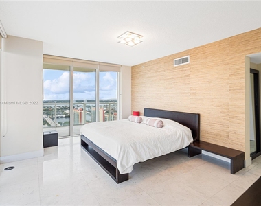 16699 Collins Ave - Photo Thumbnail 8