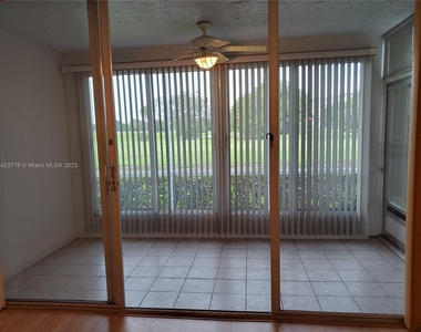 2901 S Palm Aire Dr - Photo Thumbnail 15