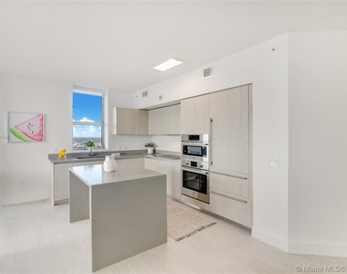 4010 S Ocean Dr - Photo Thumbnail 6