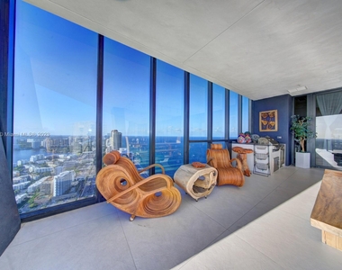 17141 Collins Ave - Photo Thumbnail 8