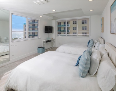 5005 Collins Ave - Photo Thumbnail 12