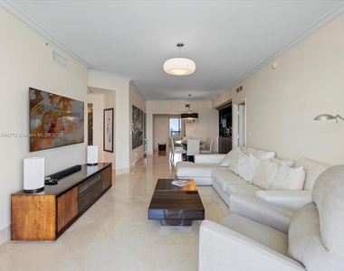 17875 Collins Ave - Photo Thumbnail 1