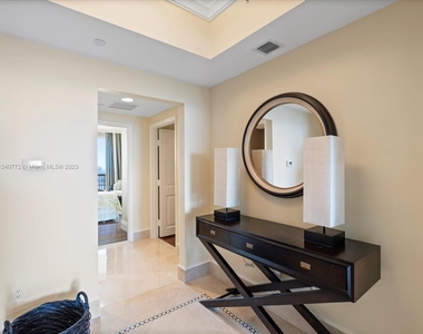 17875 Collins Ave - Photo Thumbnail 3