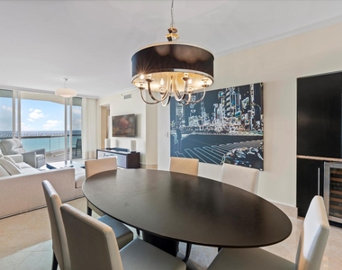 17875 Collins Ave - Photo Thumbnail 8